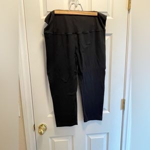 **SOLD**  Black Capri Maternity Pants Size: XXL Isabel Maternity